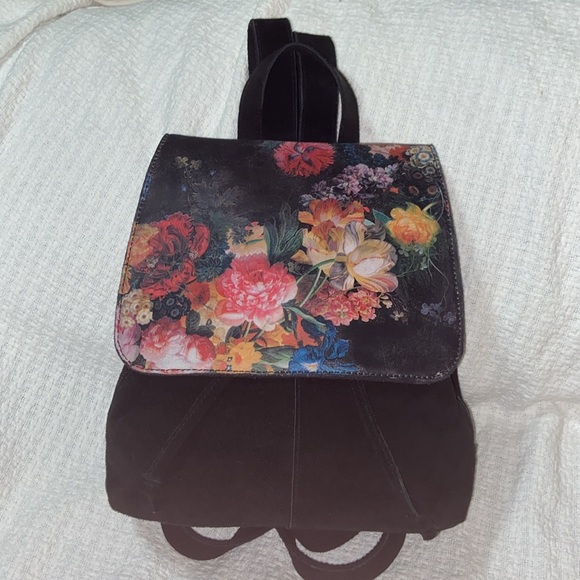 Like new Vintage Victorian Trading Company Floral Leather backpack - Picture 13 of 13
